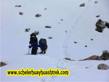 Cruzando el Paso Huapi 5100 m. FOTO: Juan Carlos Bahamonde Nervi